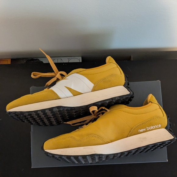 New Balance yellow/gold 327s (9.5) - Picture 5 of 7